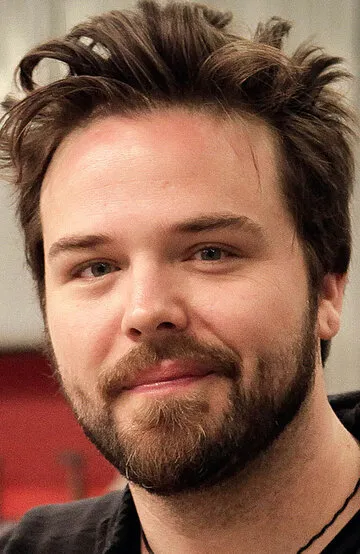 Фотография актёра Тейт Стейнсик