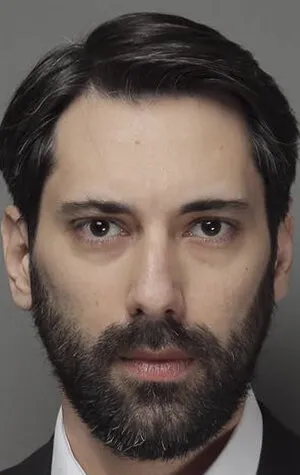 Фотография актёра Шафак Башкая