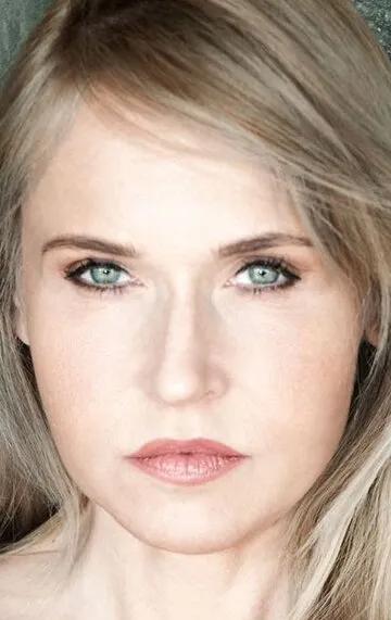 Фотография актёра Аница Добра