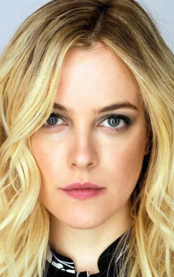 Фотография актёра Райли Кио