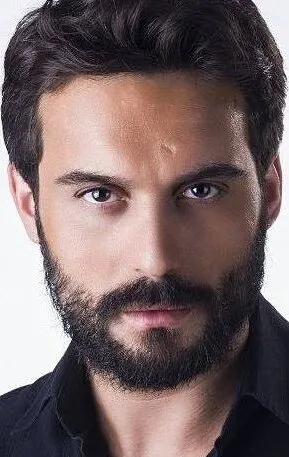 Фотография актёра Али Эрсан Дуру