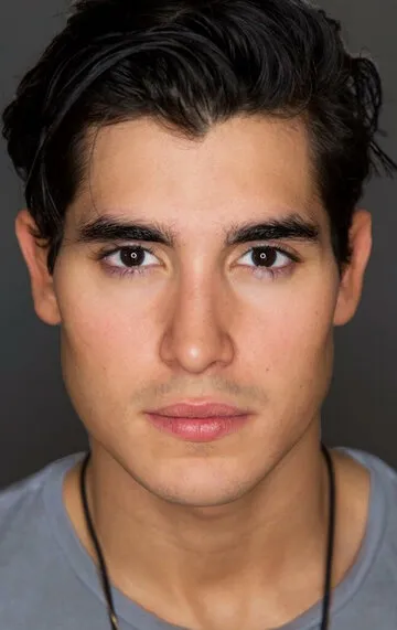 Фотография актёра Энрике Сага