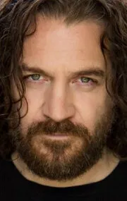 Фотография актёра Адам Джонсон