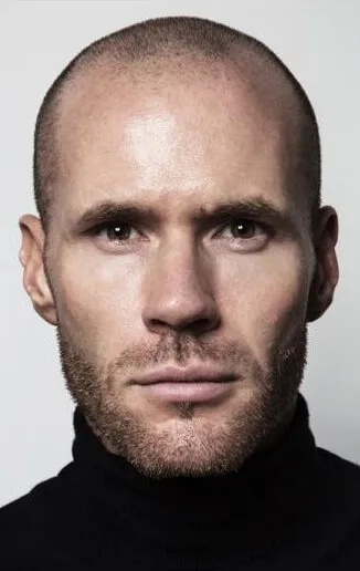 Фотография актёра Оливер Тревена