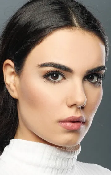 Фотография актёра Озгю Кая