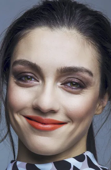 Фотография актёра Мэрвэ Диздар