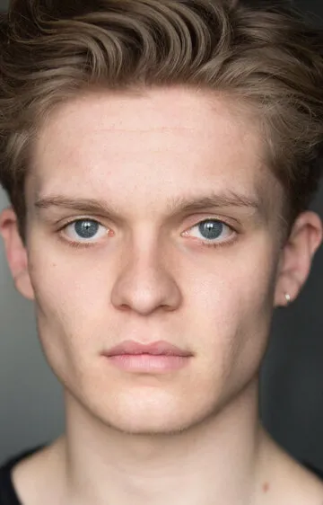 Фотография актёра Том Глинн-Карни