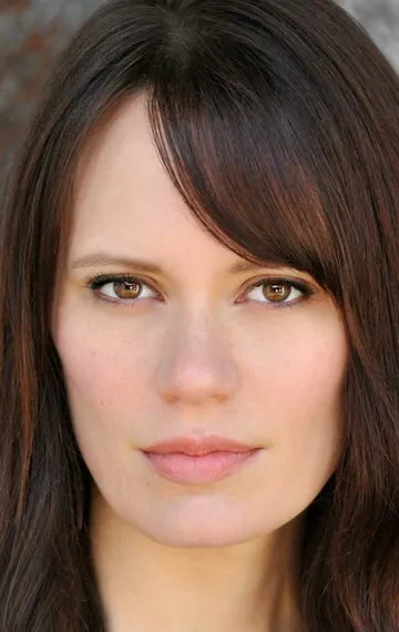 Фотография актёра Эмили Суоллоу