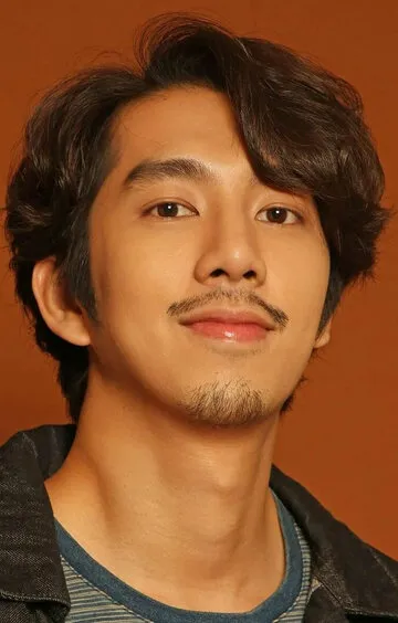 Фотография актёра Нат Китчарит