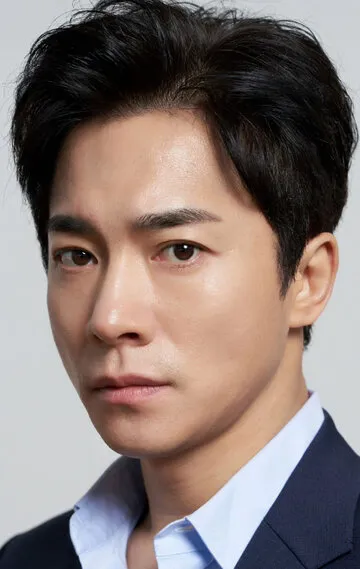 Фотография актёра Ким Ён-мин