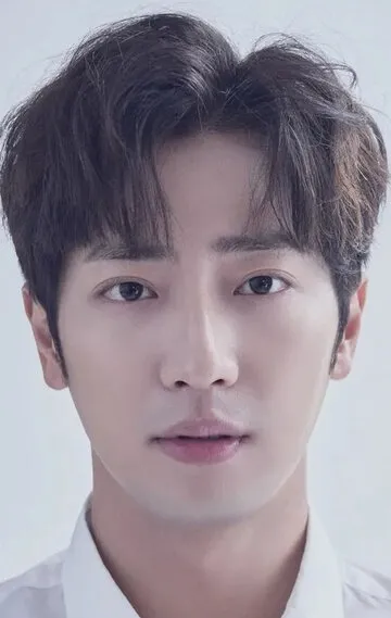 Фотография актёра Ли Сан-ёп