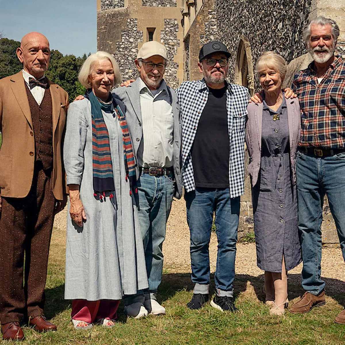 Фильм Netflix «Клуб убийств по четвергам» доступен для просмотра. Звездный состав актеров подарил нам шикарный детектив